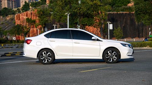 全系獨(dú)懸四輪碟剎，東南A5翼舞產(chǎn)品力解析，舞動(dòng)同級新標(biāo)桿？